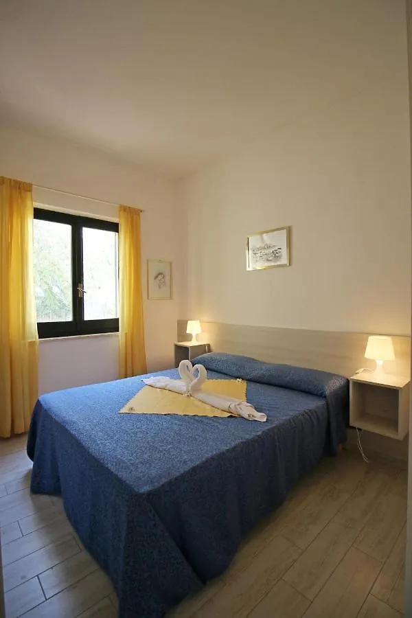 Apartment Case Vacanza Baiazzurra Monte Nai Italien